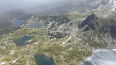 Bulgaristan 'ın Yedi Rila Gölü yakınlarındaki Rila Dağı' nın şaşırtıcı hava manzarası