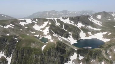 Bulgaristan 'ın Yedi Rila Gölü yakınlarındaki Rila Dağı' nın şaşırtıcı hava manzarası