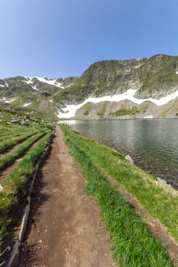 Bulgaristan 'ın Yedi Rila Gölü yakınlarındaki Rila Dağı' nın muhteşem manzarası