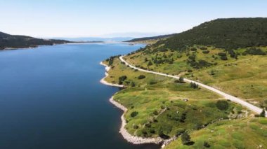 Belmeken Barajı 'nın Havadan Yaz manzarası, Rila dağı, Bulgaristan
