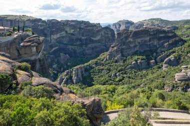 Meteora Manastırları, Teselya, Yunanistan 'ın Bahar Panoramik Manastırı