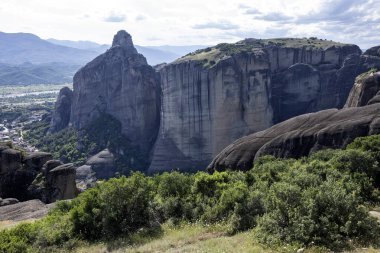 Meteora Manastırları, Teselya, Yunanistan 'ın Bahar Panoramik Manastırı