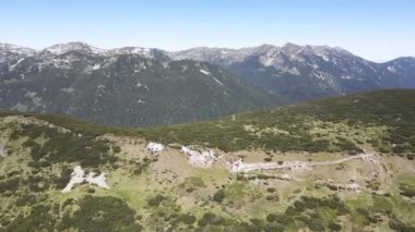 Bulgaristan 'ın Granchar Gölü yakınlarındaki Rila Dağı' nın İnanılmaz Yaz Manzarası