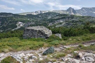 Bulgaristan 'ın Yedi Rila Gölü yakınlarındaki Rila Dağı' nın muhteşem manzarası