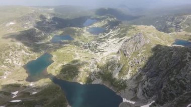 Bulgaristan 'ın Yedi Rila Gölü yakınlarındaki Rila Dağı' nın şaşırtıcı hava manzarası