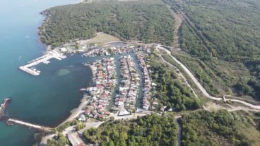 Bulgaristan 'ın Burgaz kenti yakınlarındaki Chengene Skele' nin hava manzarası - Balıkçı Köyü (Ribarsko Selishte) 