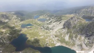 Bulgaristan 'ın Yedi Rila Gölü yakınlarındaki Rila Dağı' nın şaşırtıcı hava manzarası