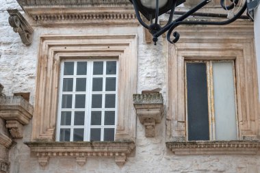 İtalya 'nın Apulia Bölgesi, Locorotondo şehrinin muhteşem manzarası.