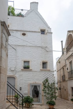 İtalya 'nın Apulia Bölgesi, Locorotondo şehrinin muhteşem manzarası.