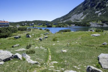 Bulgaristan 'ın Granchar Gölü yakınlarındaki Rila Dağı' nın İnanılmaz Yaz Manzarası
