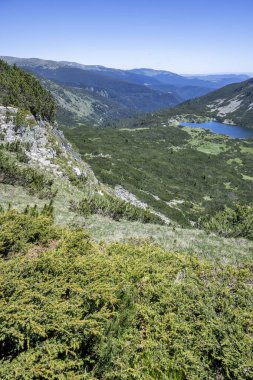 Bulgaristan 'ın Granchar Gölü yakınlarındaki Rila Dağı' nın İnanılmaz Yaz Manzarası