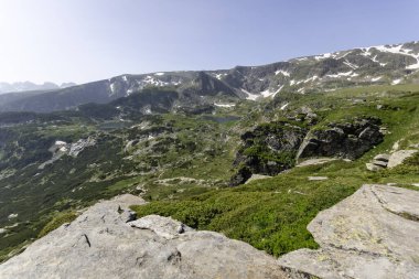 Bulgaristan 'ın Yedi Rila Gölünün etrafındaki Rila Dağı' nın muhteşem manzarası