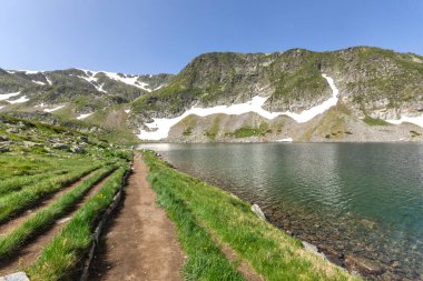 Bulgaristan 'ın Yedi Rila Gölünün etrafındaki Rila Dağı' nın muhteşem manzarası