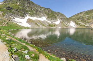 Bulgaristan 'ın Yedi Rila Gölünün etrafındaki Rila Dağı' nın muhteşem manzarası