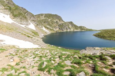 Bulgaristan 'ın Yedi Rila Gölünün etrafındaki Rila Dağı' nın muhteşem manzarası