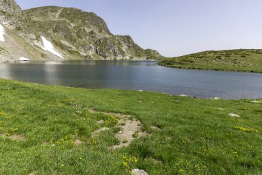Bulgaristan 'ın Yedi Rila Gölünün etrafındaki Rila Dağı' nın muhteşem manzarası