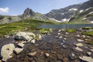 Bulgaristan 'ın Yedi Rila Gölünün etrafındaki Rila Dağı' nın muhteşem manzarası