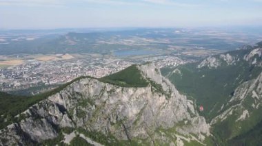 Bulgaristan 'ın Balkan Dağları' ndaki Vratsata Geçidi Şaşırtıcı Havacılık Yaz Manzarası