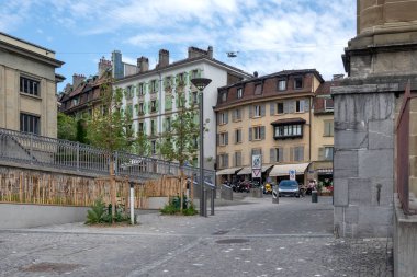LAUSANNE, SWitzERLAND - 18 Haziran 2023: Tipik Lozan şehri, Vaud Kantonu, İsviçre