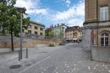 LAUSANNE, SWitzERLAND - 18 Haziran 2023: Tipik Lozan şehri, Vaud Kantonu, İsviçre