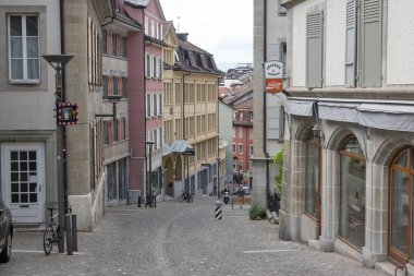 LAUSANNE, SWitzERLAND - 18 Haziran 2023: Tipik Lozan şehri, Vaud Kantonu, İsviçre