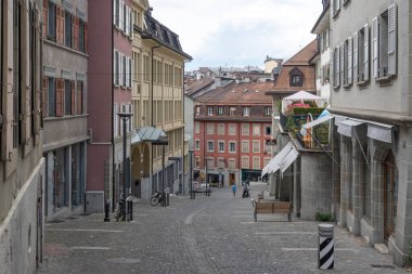 LAUSANNE, SWitzERLAND - 18 Haziran 2023: Tipik Lozan şehri, Vaud Kantonu, İsviçre