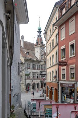 LAUSANNE, SWitzERLAND - 18 Haziran 2023: Tipik Lozan şehri, Vaud Kantonu, İsviçre