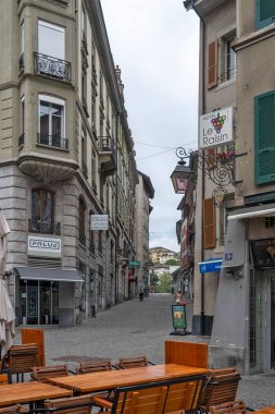 LAUSANNE, SWitzERLAND - 18 Haziran 2023: Tipik Lozan şehri, Vaud Kantonu, İsviçre