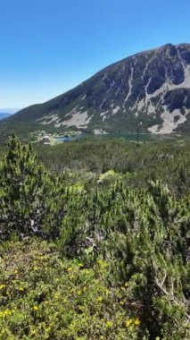 Bulgaristan 'ın Granchar Gölü yakınlarındaki Rila Dağı' nın İnanılmaz Yaz Manzarası