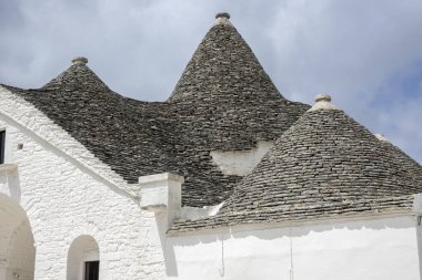 Apulia Bölgesi, İtalya 'nın Alberobello şehrinin muhteşem manzarası.