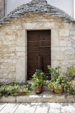 Apulia Bölgesi, İtalya 'nın Alberobello şehrinin muhteşem manzarası.