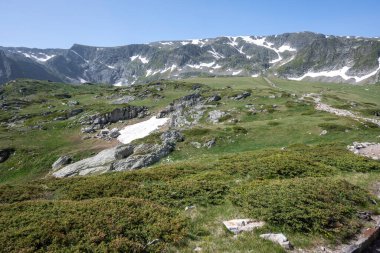 Bulgaristan 'ın Yedi Rila Gölü yakınlarındaki Rila Dağı' nın muhteşem manzarası