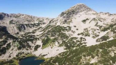 Muratovo Gölü, Pirin Dağı, Bulgaristan 'ın şaşırtıcı hava manzarası