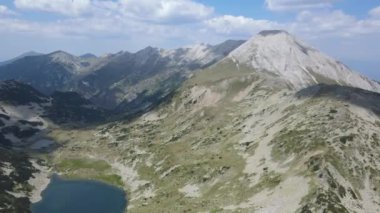 Bulgaristan 'ın Vihren Tepesi, Pirin Dağı' nın şaşırtıcı hava manzarası