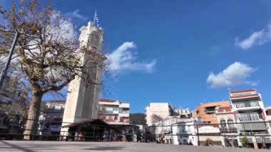 XANTHI, GREECE - 26 Aralık 2023: Xanthi, Doğu Makedonya ve Trakya 'daki eski sokak ve eski evler