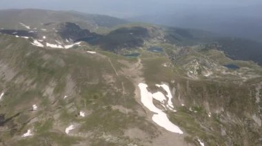 Bulgaristan 'ın Yedi Rila Gölü yakınlarındaki Rila Dağı' nın şaşırtıcı hava manzarası