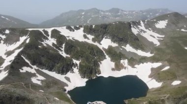 Bulgaristan 'ın Yedi Rila Gölü yakınlarındaki Rila Dağı' nın şaşırtıcı hava manzarası