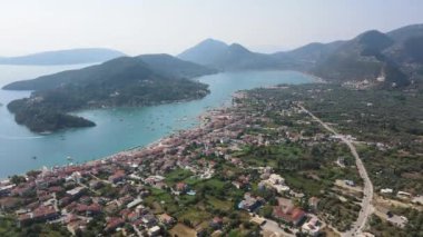 Yunanistan 'ın İyon Adaları' ndaki Lefkada Adası 'ndaki Nidri Körfezi' nin inanılmaz panoramik manzarası