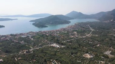 Yunanistan 'ın İyon Adaları' ndaki Lefkada Adası 'ndaki Nidri Körfezi' nin inanılmaz panoramik manzarası