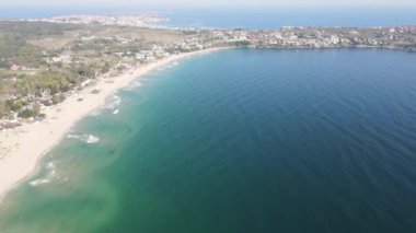 Bulgaristan 'ın Burgaz Bölgesi Sozopol yakınlarındaki Smokinya Plajı' nın hava manzarası 
