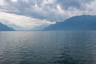 Vevey ve Cenevre Gölü 'nün yaz manzarası, Vaud Kantonu, İsviçre