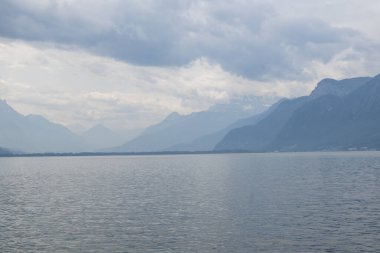 Vevey ve Cenevre Gölü 'nün yaz manzarası, Vaud Kantonu, İsviçre