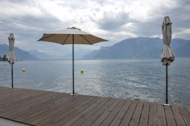 Vevey ve Cenevre Gölü 'nün yaz manzarası, Vaud Kantonu, İsviçre