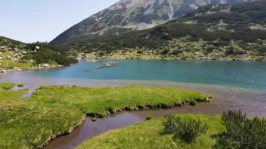 Balık Banderitsa Gölü, Pirin Dağı, Bulgaristan 'ın şaşırtıcı hava manzarası