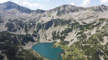 Balık Banderitsa Gölü, Pirin Dağı, Bulgaristan 'ın şaşırtıcı hava manzarası