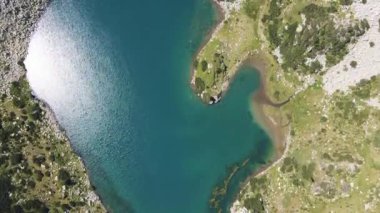 Balık Banderitsa Gölü, Pirin Dağı, Bulgaristan 'ın şaşırtıcı hava manzarası