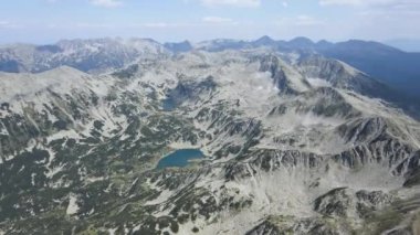 Balık Banderitsa Gölü, Pirin Dağı, Bulgaristan 'ın şaşırtıcı hava manzarası