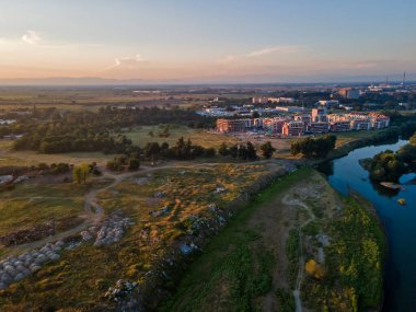 Bulgaristan 'ın Filibe kentindeki Kürek Mekanı' nın hava gün batımı manzarası
