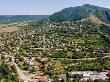 Bulgaristan 'ın Balkan Dağları' ndaki Lyutibrod yakınlarındaki Iskar Nehri Boğazı 'nın hava manzarası