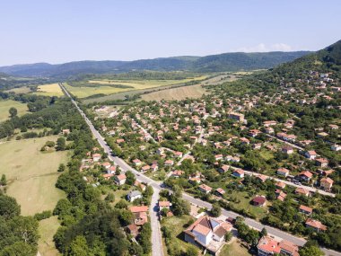Bulgaristan 'ın Balkan Dağları' ndaki Lyutibrod yakınlarındaki Iskar Nehri Boğazı 'nın hava manzarası